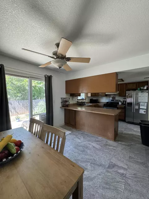 832 Monarch Ct, Redding, CA 96003 photo 9