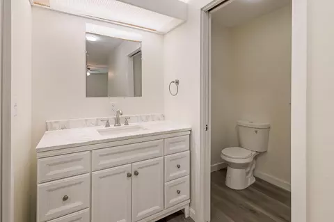 Bath - 7906 Churn Crk, Redding, CA 96002 photo 1 of 5