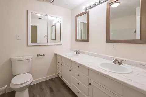 Bath - 7906 Churn Crk, Redding, CA 96002 photo 3 of 5