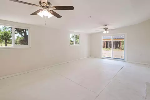 Living - 7906 Churn Crk, Redding, CA 96002 photo 8 of 11
