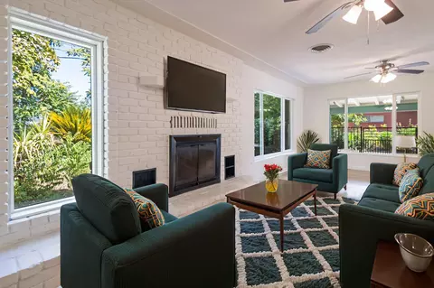 Living - 7906 Churn Crk, Redding, CA 96002 photo 4 of 11