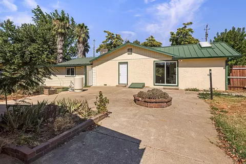 Exterior - 7906 Churn Crk, Redding, CA 96002 photo 12 of 17