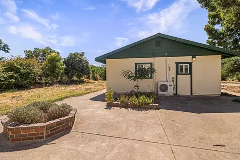 Exterior - 7906 Churn Crk, Redding, CA 96002 photo 13 of 17