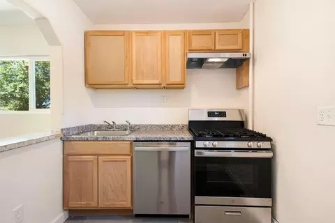 Kitchen - 7906 Churn Crk, Redding, CA 96002 photo 5 of 5