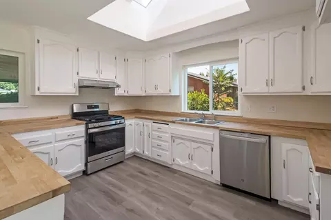 Kitchen - 7906 Churn Crk, Redding, CA 96002 photo 1 of 5