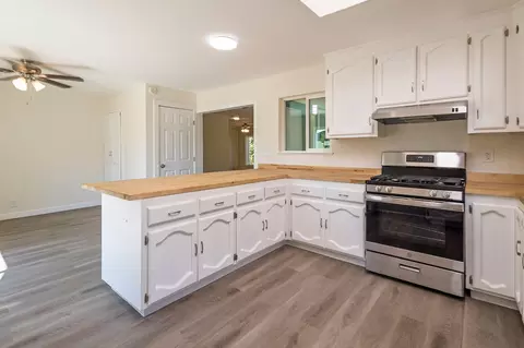 Kitchen - 7906 Churn Crk, Redding, CA 96002 photo 2 of 5