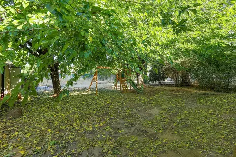 Exterior - 2870 Reservoir Ln, Redding, CA 96002 photo 2 of 5