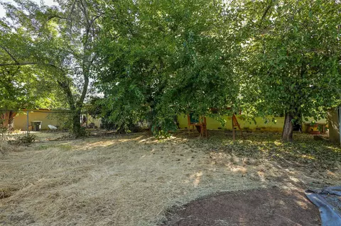 Exterior - 2870 Reservoir Ln, Redding, CA 96002 photo 4 of 5