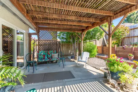 Exterior - 543 Alamine Dr, Redding, CA 96003 photo 3 of 4