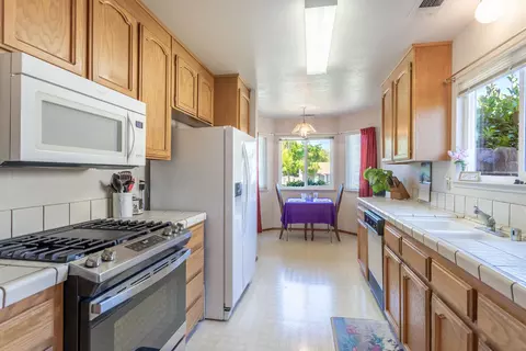 Kitchen - 543 Alamine Dr, Redding, CA 96003 photo 1 of 2