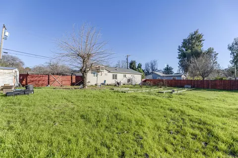2564 Irwin Rd, Redding, CA 96002
