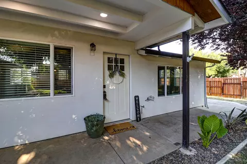 11775 Mcelroy Ln, Redding, CA 96003
