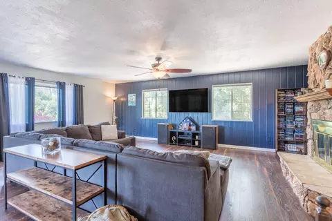 Living - 2206 Corral Ct, Redding, CA 96002 photo 1 of 5