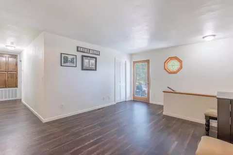 Entry Way - 2206 Corral Ct, Redding, CA 96002 photo 2 of 3