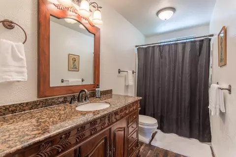 Bath - 2206 Corral Ct, Redding, CA 96002 photo 1 of 1