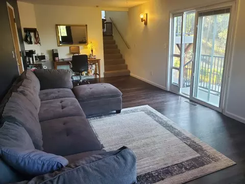 Living - 2206 Corral Ct, Redding, CA 96002 photo 4 of 5
