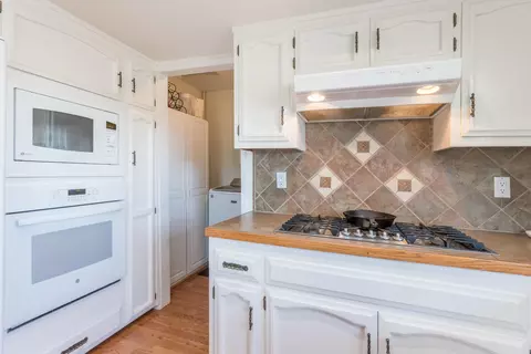 Kitchen - 2206 Corral Ct, Redding, CA 96002 photo 2 of 2