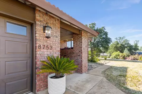 8753 Glendive Ln, Redding, CA 96001 photo 6