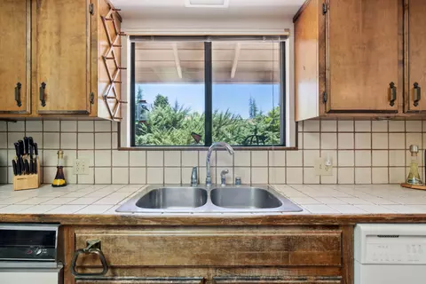 3010 Panorama Dr, Redding, CA 96003 photo 2