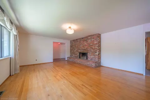 Living - 3270 Inverness St, Redding, CA 96002 photo 3 of 14