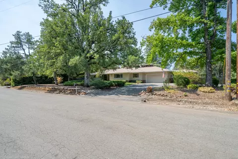 Exterior - 3270 Inverness St, Redding, CA 96002 photo 4 of 32