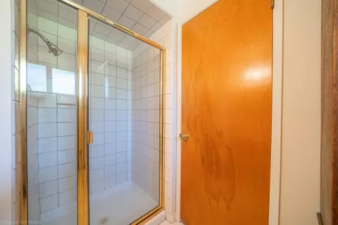 Bath - 3270 Inverness St, Redding, CA 96002 photo 5 of 7