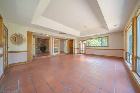 Living - 3270 Inverness St, Redding, CA 96002 photo 10 of 14