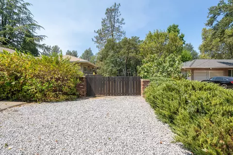 Exterior - 3270 Inverness St, Redding, CA 96002 photo 29 of 32