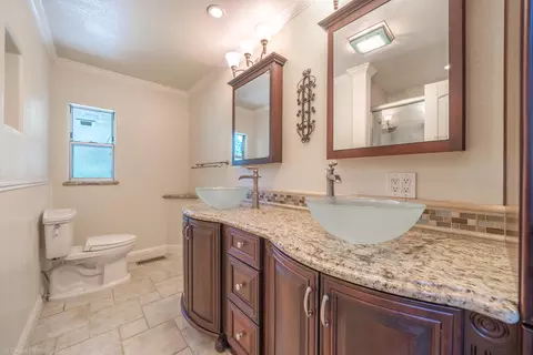 Bath - 3270 Inverness St, Redding, CA 96002 photo 1 of 7
