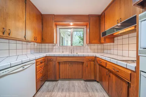 Kitchen - 3270 Inverness St, Redding, CA 96002 photo 3 of 7
