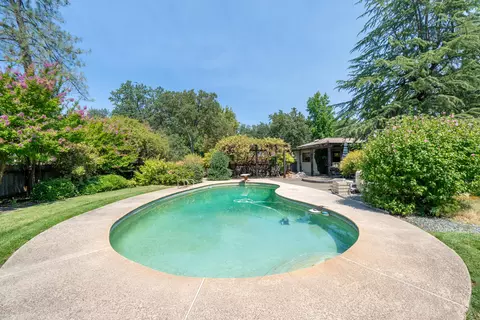Exterior - 3270 Inverness St, Redding, CA 96002 photo 18 of 32