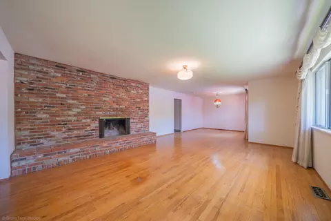 Living - 3270 Inverness St, Redding, CA 96002 photo 2 of 14