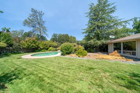 Exterior - 3270 Inverness St, Redding, CA 96002 photo 26 of 32