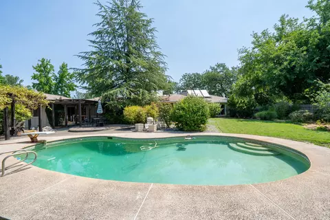 Exterior - 3270 Inverness St, Redding, CA 96002 photo 19 of 32