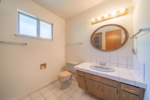 Bath - 3270 Inverness St, Redding, CA 96002 photo 4 of 7