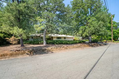 Exterior - 3270 Inverness St, Redding, CA 96002 photo 5 of 32