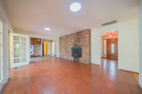 Living - 3270 Inverness St, Redding, CA 96002 photo 7 of 14