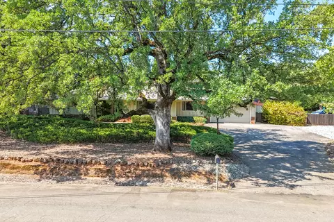 Exterior - 3270 Inverness St, Redding, CA 96002 photo 3 of 32