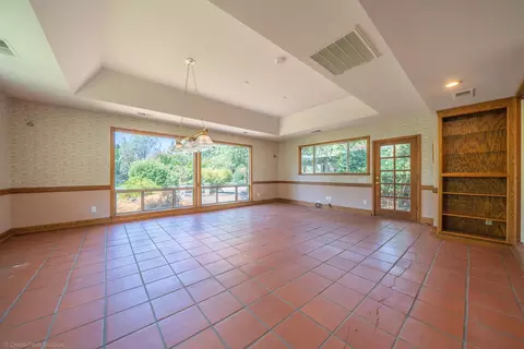 Living - 3270 Inverness St, Redding, CA 96002 photo 8 of 14
