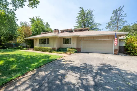Exterior - 3270 Inverness St, Redding, CA 96002 photo 6 of 32