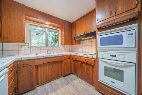 Kitchen - 3270 Inverness St, Redding, CA 96002 photo 2 of 7