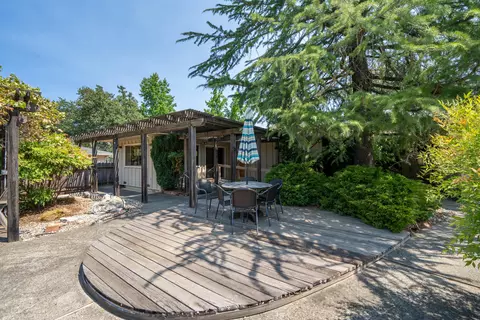 Exterior - 3270 Inverness St, Redding, CA 96002 photo 11 of 32