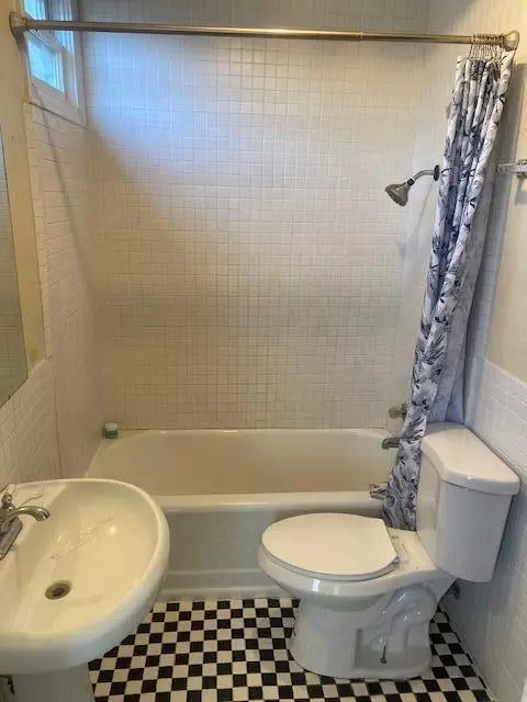 Bath - 847 State St, Redding, CA 96001 photo 1 of 1