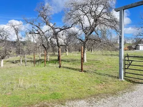 3210 Perla Rd, Igo, CA 96047 photo 2