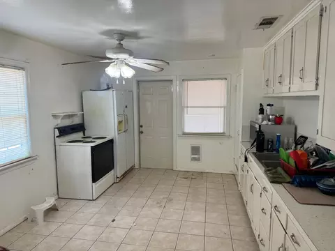 Kitchen - 3203 Veda St, Redding, CA 96001 photo 2 of 2