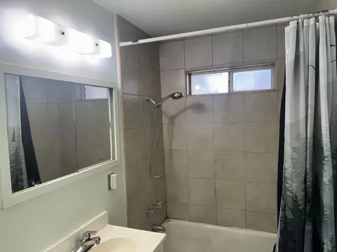 Bath - 3203 Veda St, Redding, CA 96001 photo 2 of 2