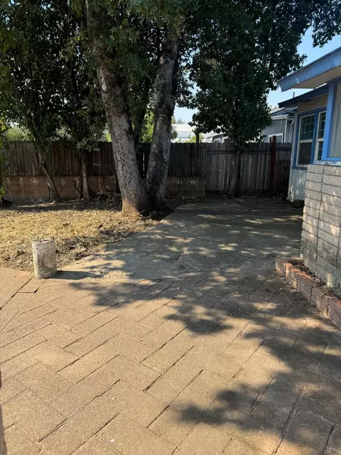 Exterior - 3203 Veda St, Redding, CA 96001 photo 5 of 8