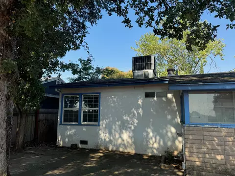 Exterior - 3203 Veda St, Redding, CA 96001 photo 3 of 8