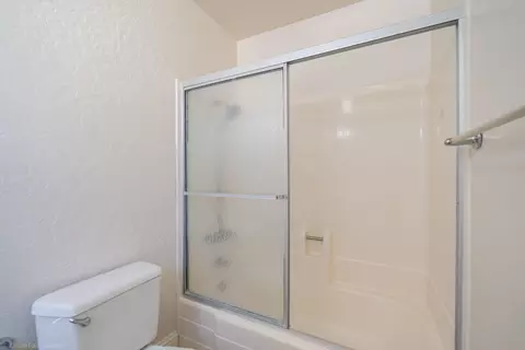 Bath - 4145 Remington Dr, Redding, CA 96001 photo 3 of 3