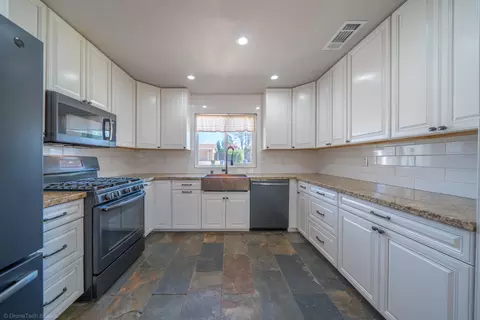 Kitchen - 4145 Remington Dr, Redding, CA 96001 photo 2 of 4